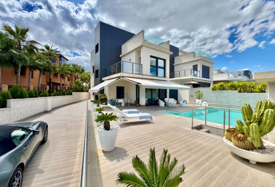 Villa - Resale - San Miguel de Salinas - Bellavista