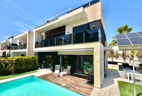 Villa - Wiederverkauf - Orihuela Costa - Lomas de Cabo Roig