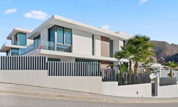 Exklusive Villa in Benidorm, 1 km vom Meer entfernt