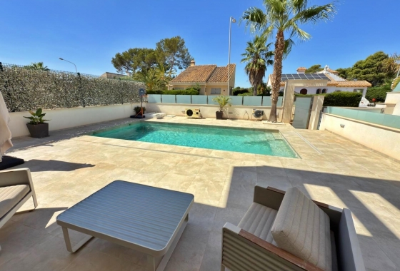 Revente - Villa - Orihuela Costa - Villamartin
