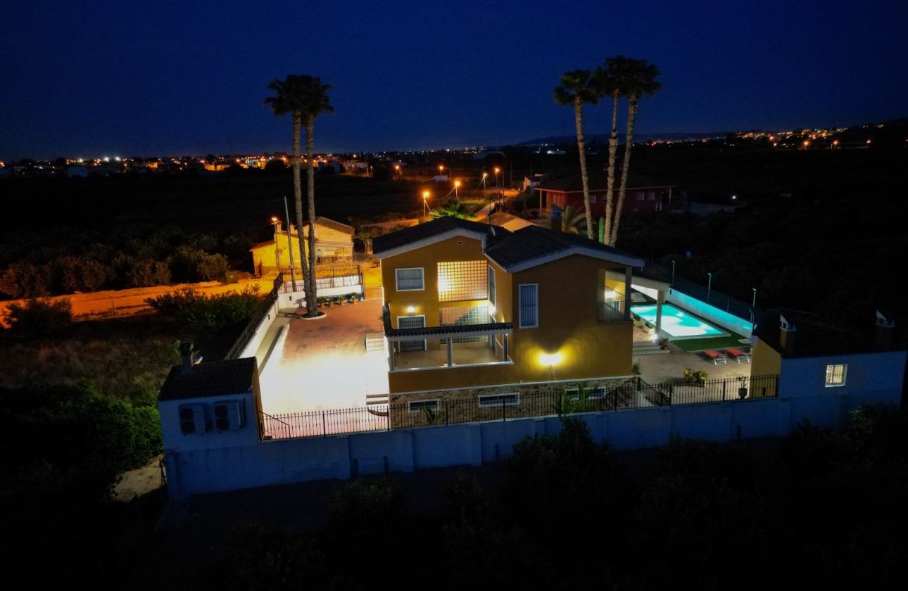 Resale - Villa - Orihuela