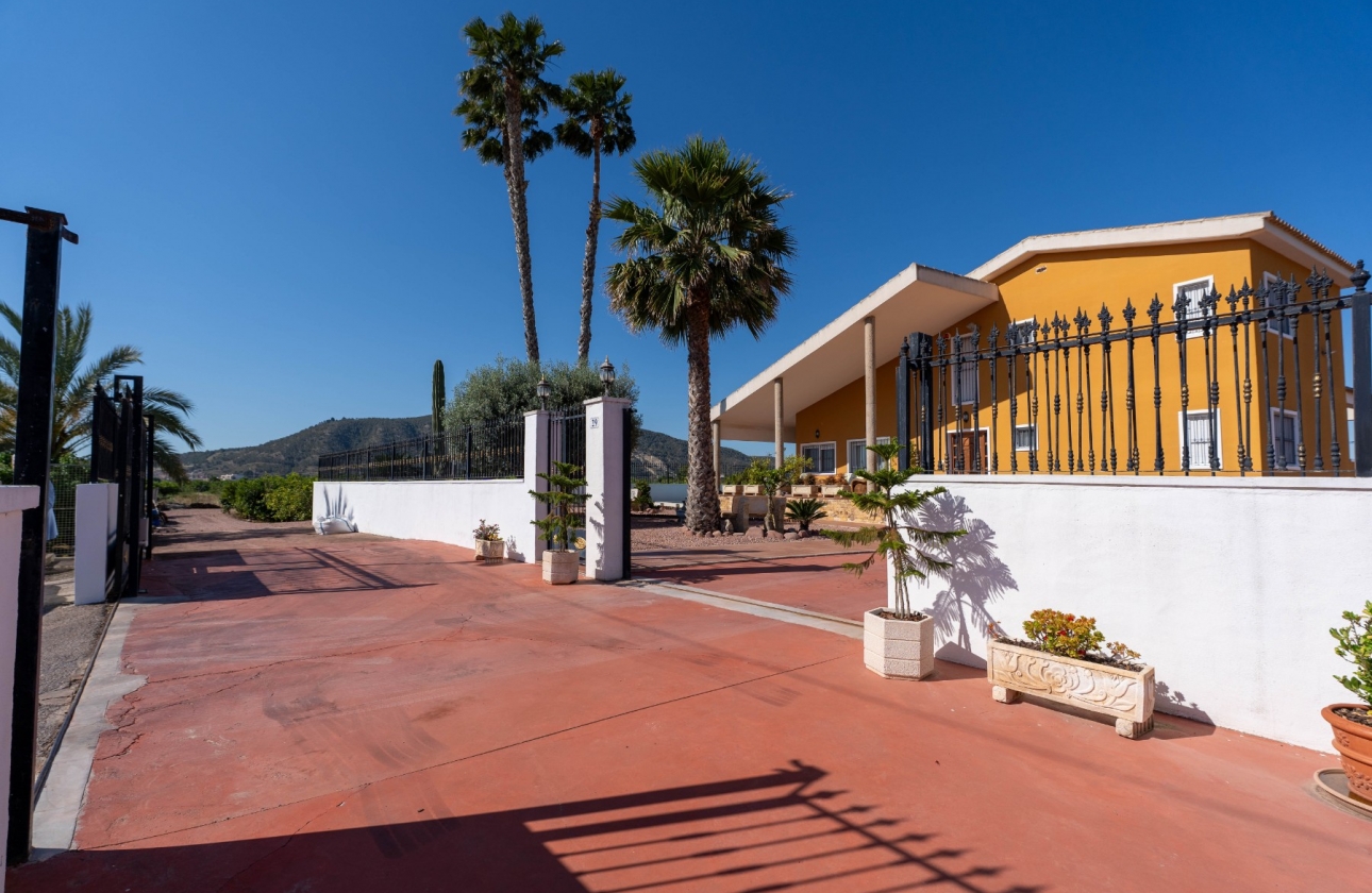 Resale - Villa - Orihuela