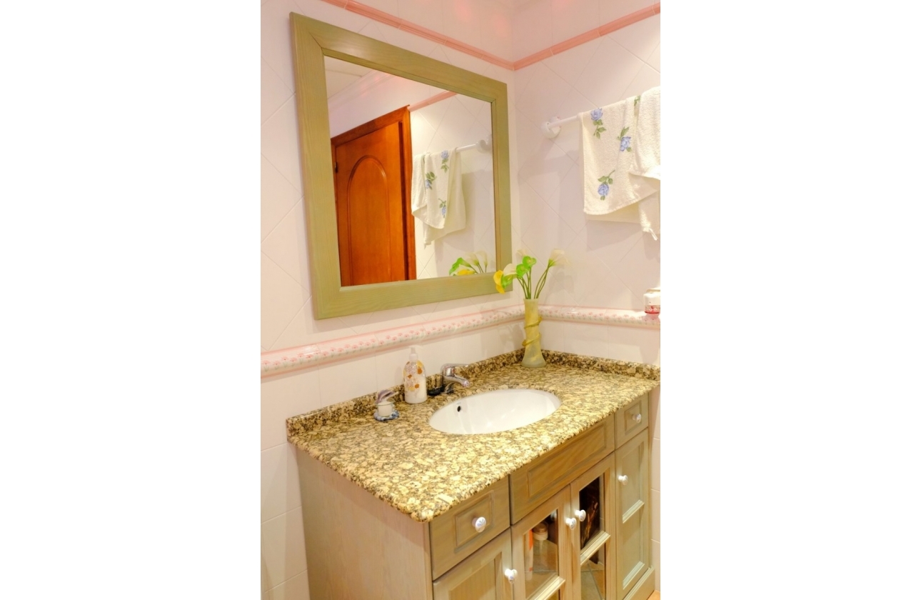 Resale - Villa - Orihuela