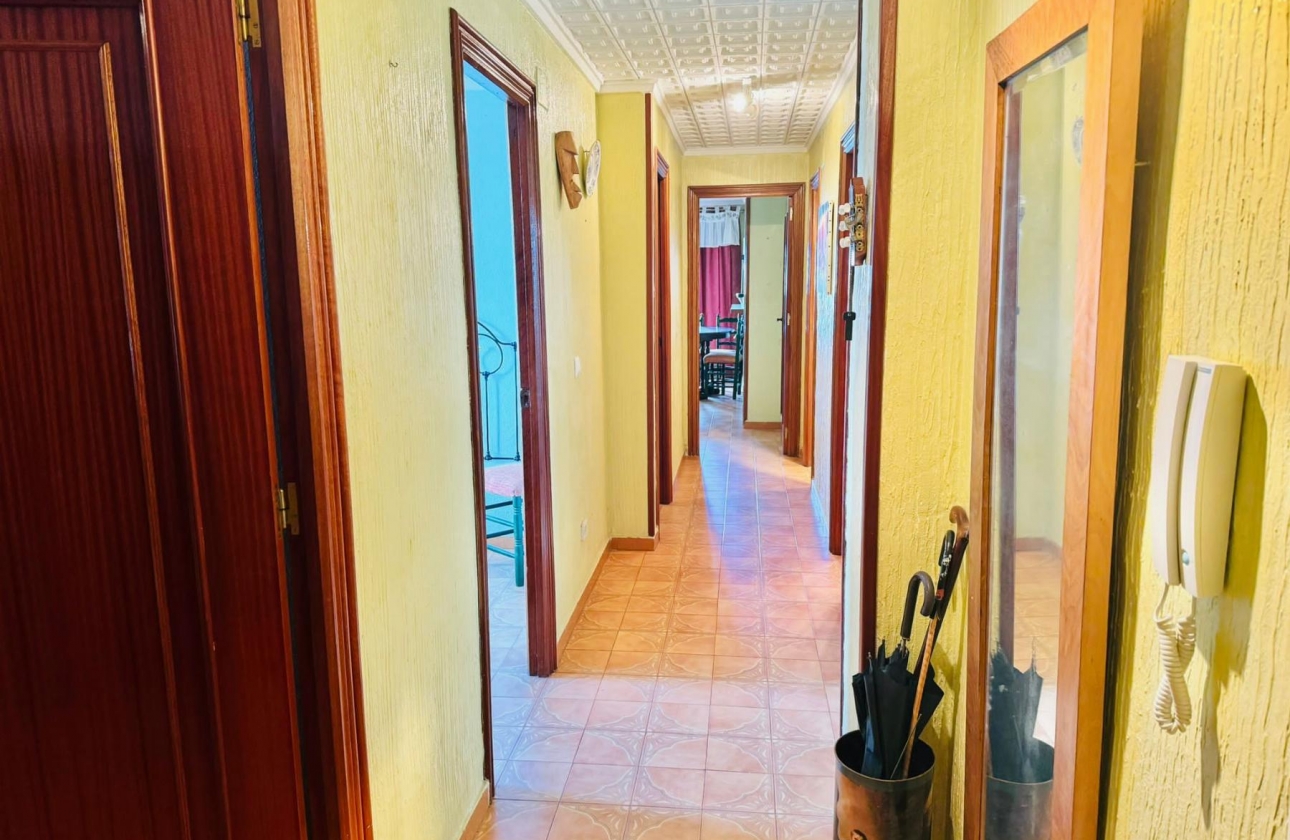 Resale - APARTAMENTO - Torrevieja - Playa del Acequión