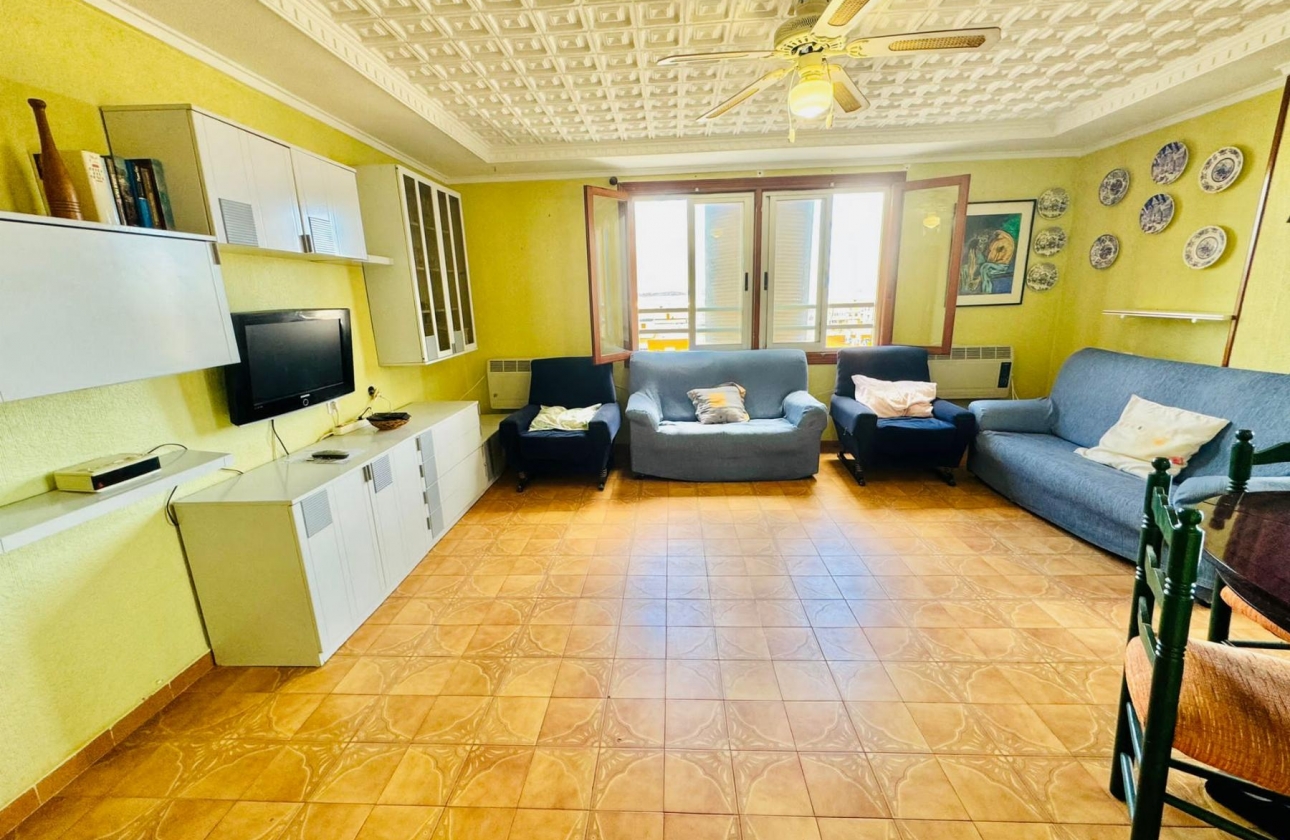 Resale - APARTAMENTO - Torrevieja - Playa del Acequión