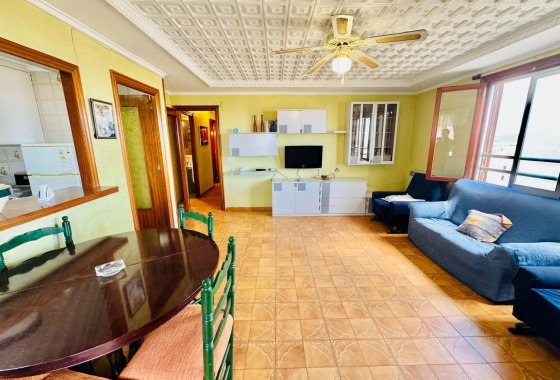 Resale - APARTAMENTO - Torrevieja - Playa del Acequión