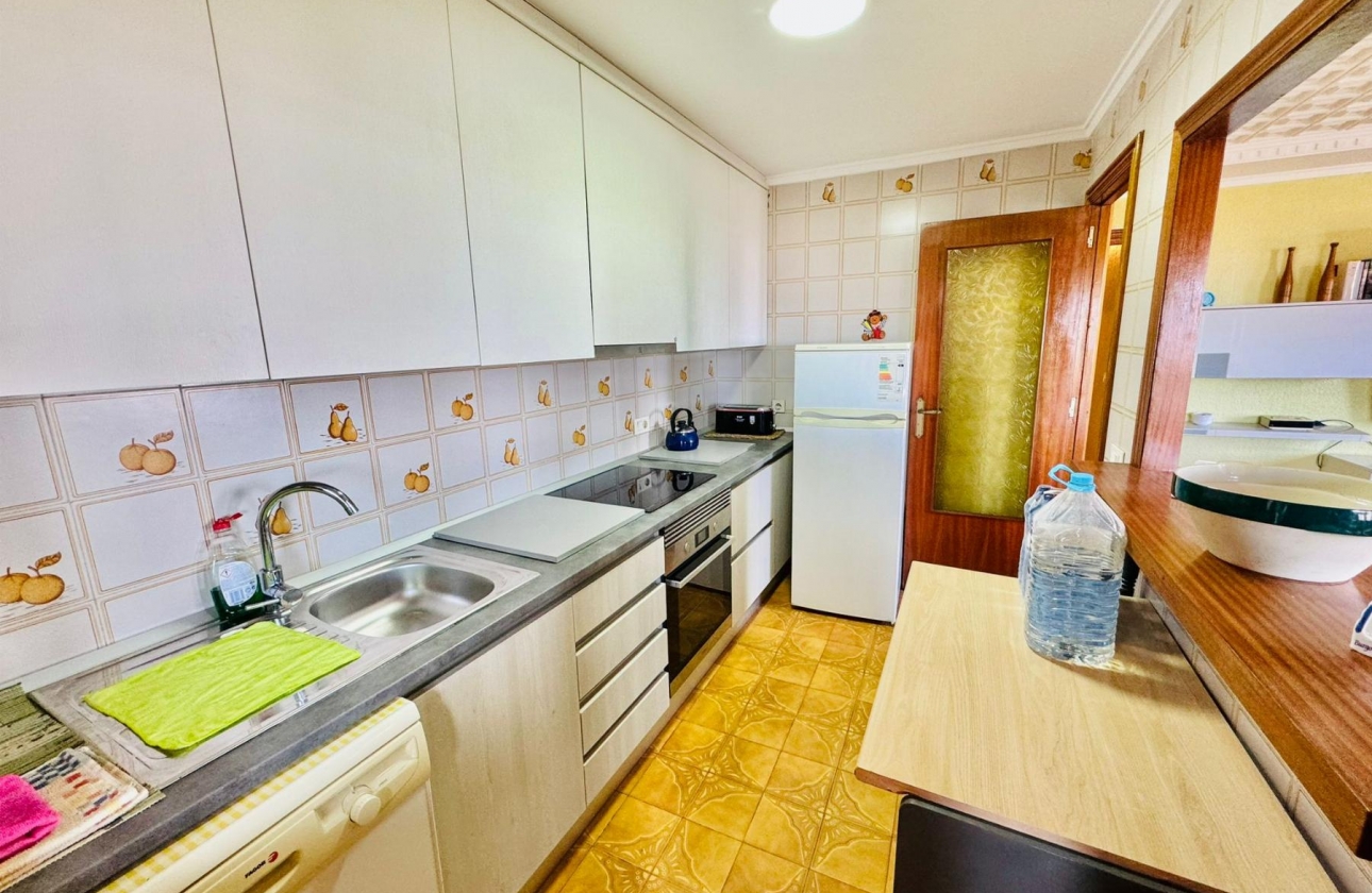 Resale - APARTAMENTO - Torrevieja - Playa del Acequión