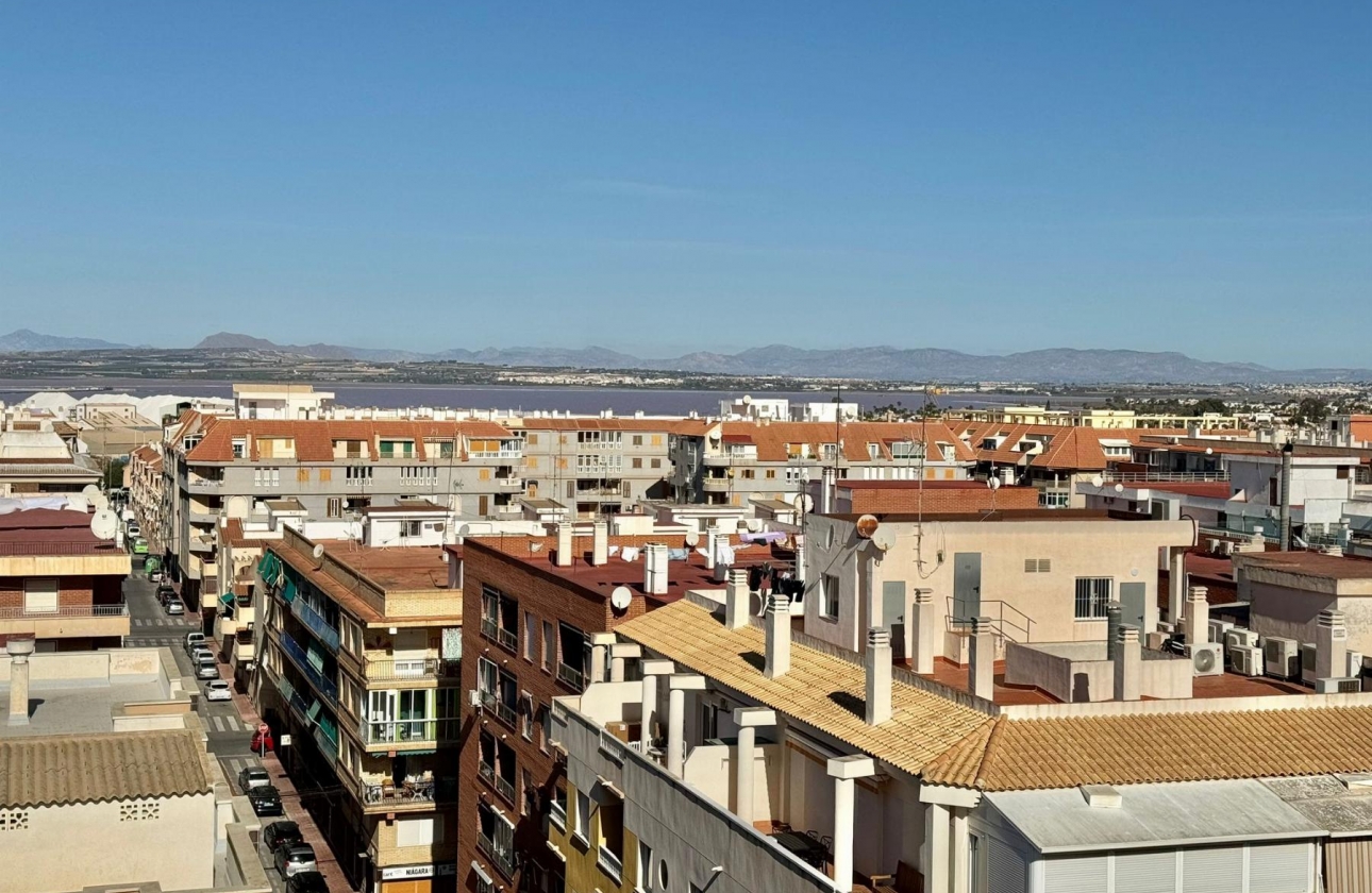 Resale - APARTAMENTO - Torrevieja - Playa del Acequión