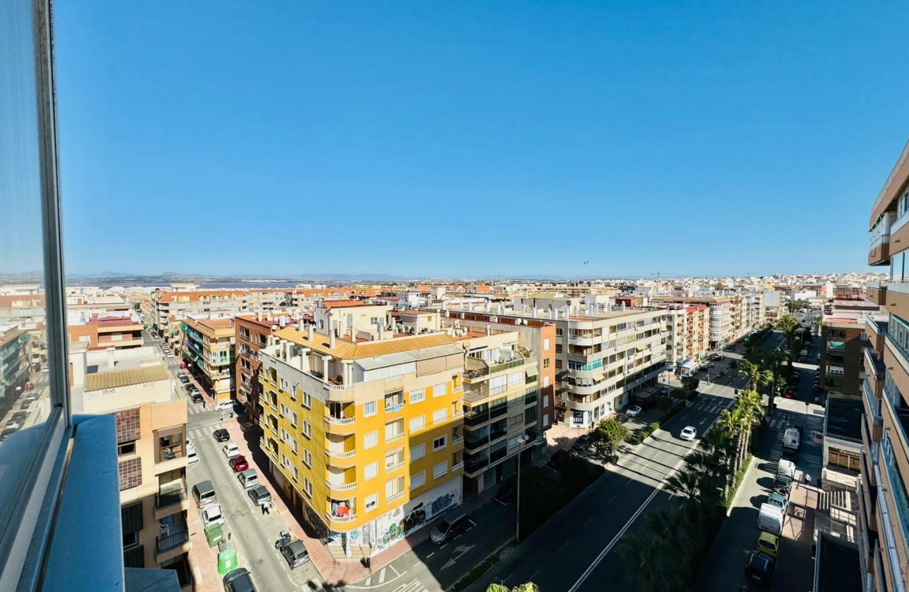 Resale - APARTAMENTO - Torrevieja - Playa del Acequión