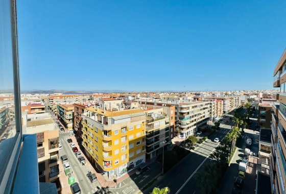 Resale - APARTAMENTO - Torrevieja - Playa del Acequión