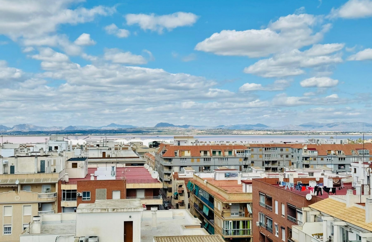 Resale - APARTAMENTO - Torrevieja - Playa del Acequión