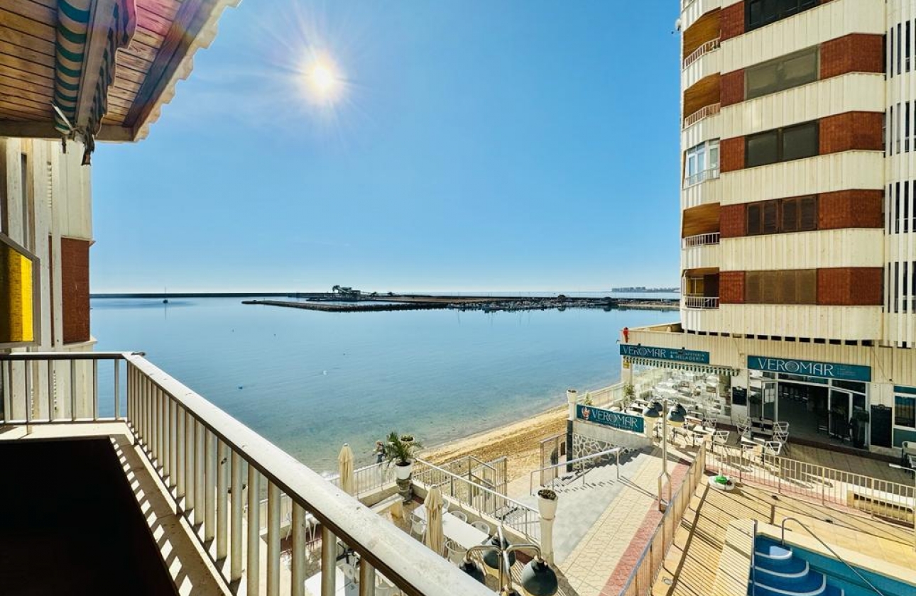 Resale - APARTAMENTO - Torrevieja - Playa del Acequión