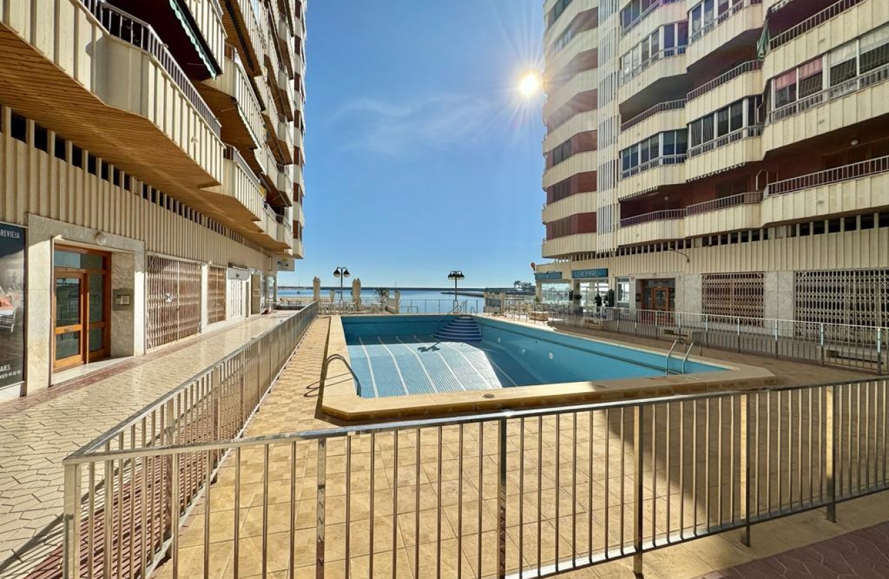 Resale - APARTAMENTO - Torrevieja - Playa del Acequión