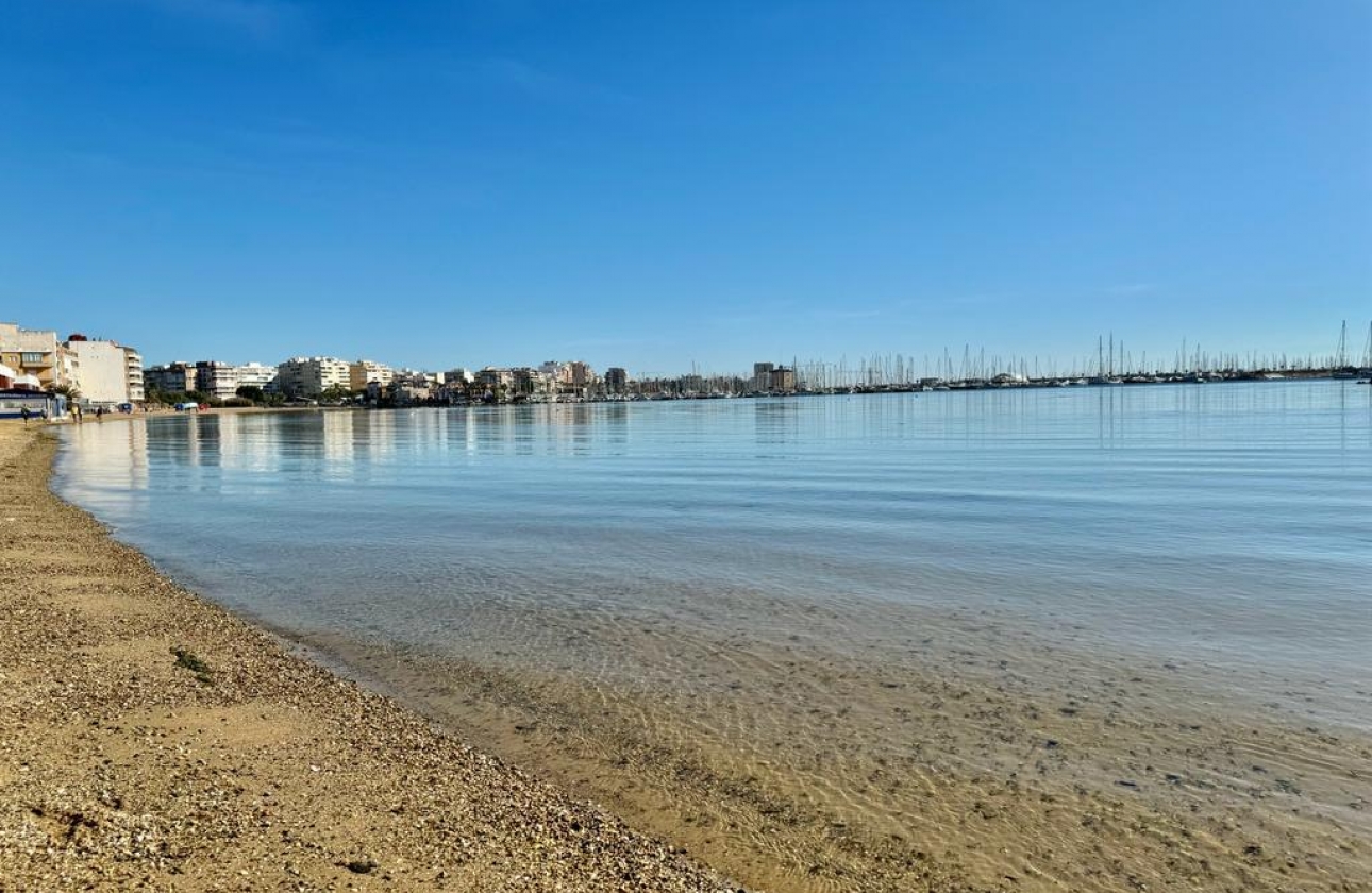 Resale - APARTAMENTO - Torrevieja - Playa del Acequión