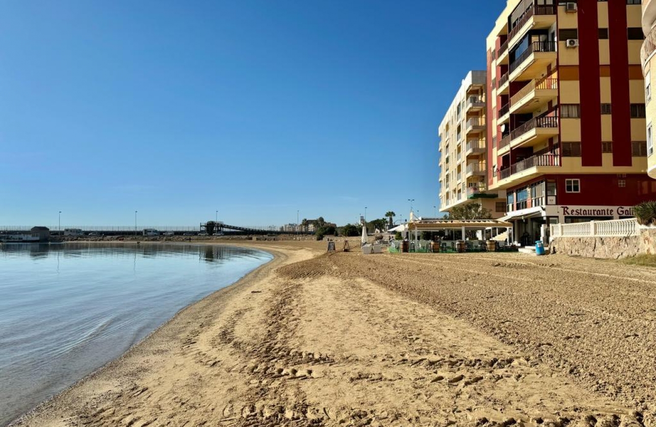 Resale - APARTAMENTO - Torrevieja - Playa del Acequión