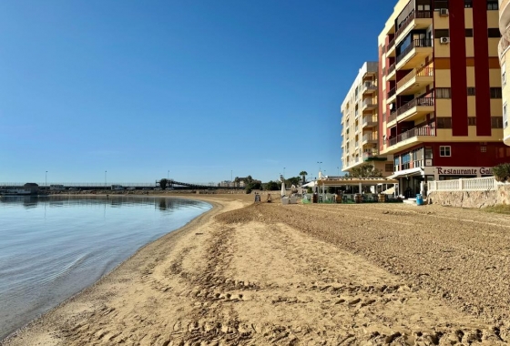 Resale - APARTAMENTO - Torrevieja - Playa del Acequión