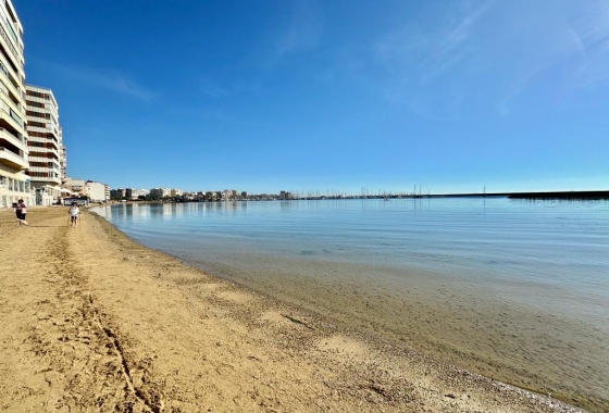 Resale - APARTAMENTO - Torrevieja - Playa del Acequión