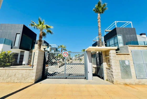 Resale - Chalet - Orihuela Costa - Lomas de Cabo Roig