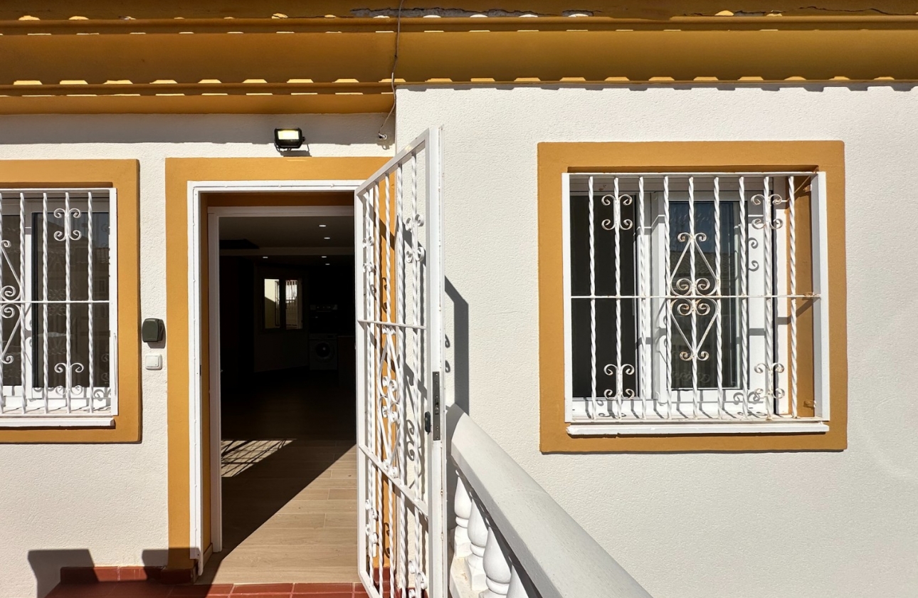 Resale - Apartment - Orihuela Costa - Playa Flamenca