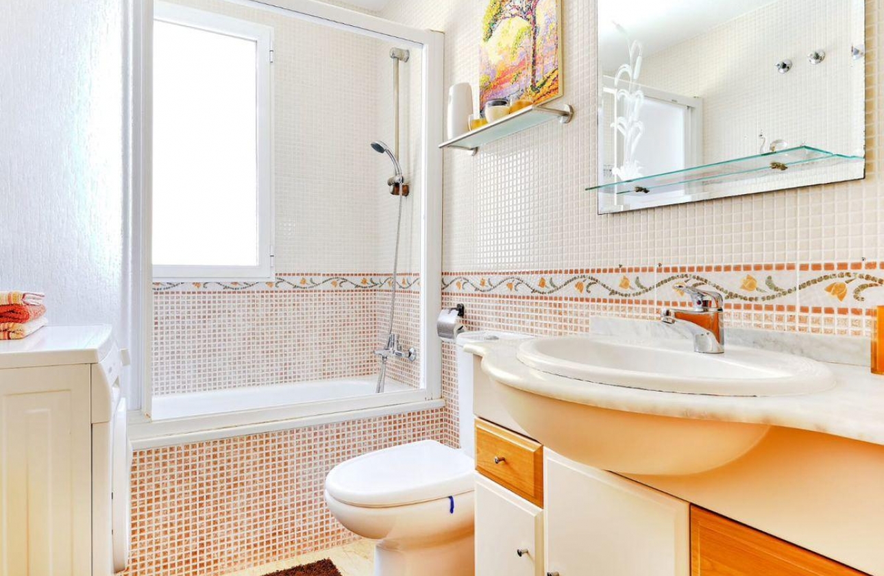 Resale - Apartment - Orihuela Costa - Campoamor