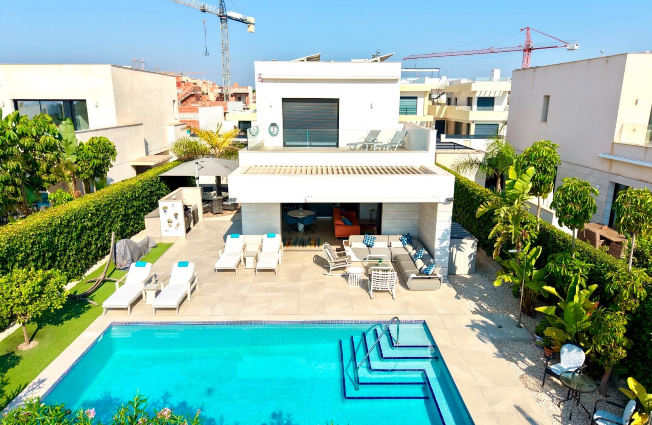 Resale - Villa - Los Montesinos - La Herrada