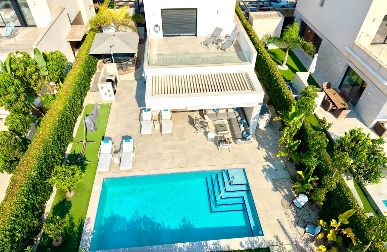 Resale - Villa - Los Montesinos - La Herrada
