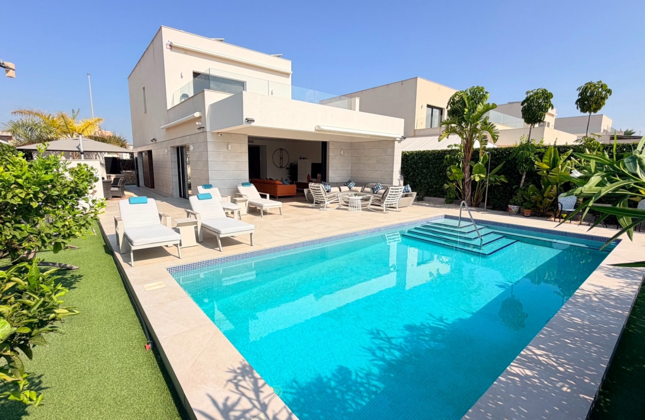 Resale - Villa - Los Montesinos - La Herrada