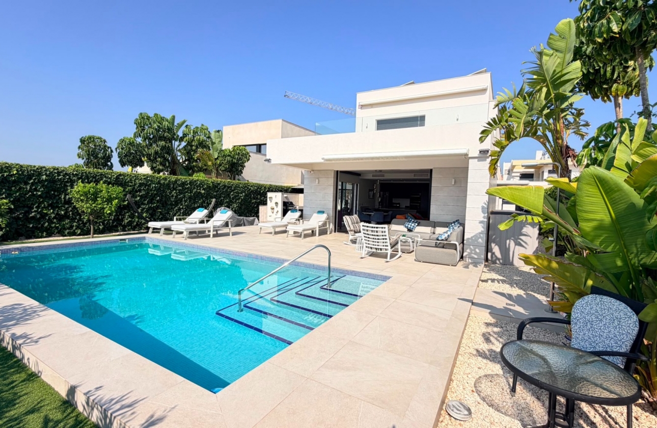 Resale - Villa - Los Montesinos - La Herrada