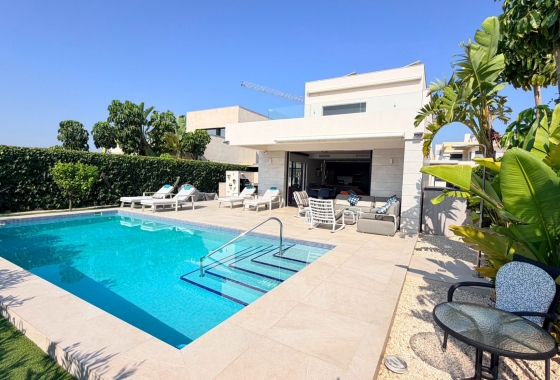 Resale - Villa - Los Montesinos - La Herrada