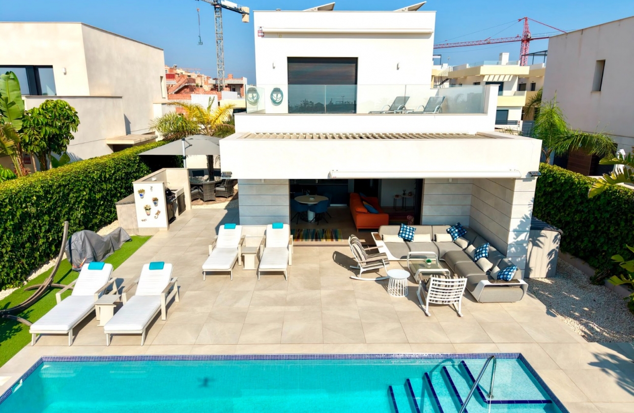 Resale - Villa - Los Montesinos - La Herrada