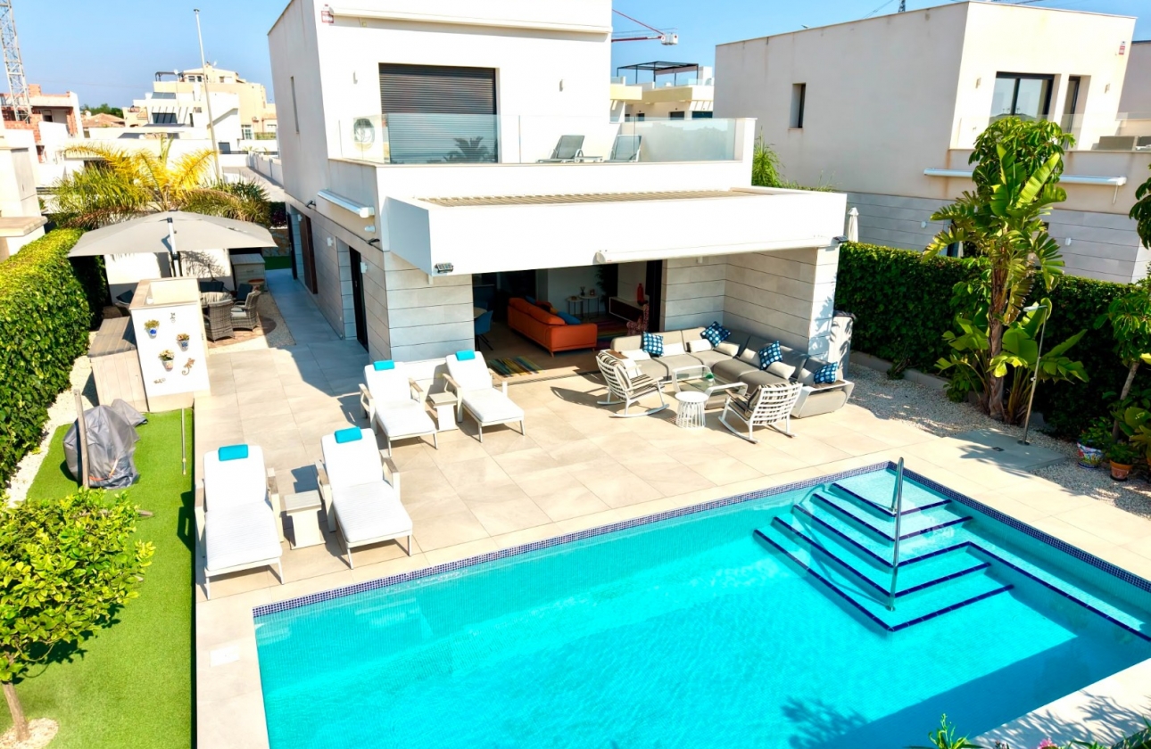 Resale - Villa - Los Montesinos - La Herrada