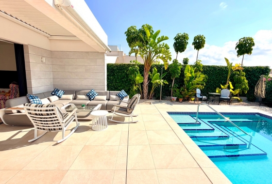Resale - Villa - Los Montesinos - La Herrada