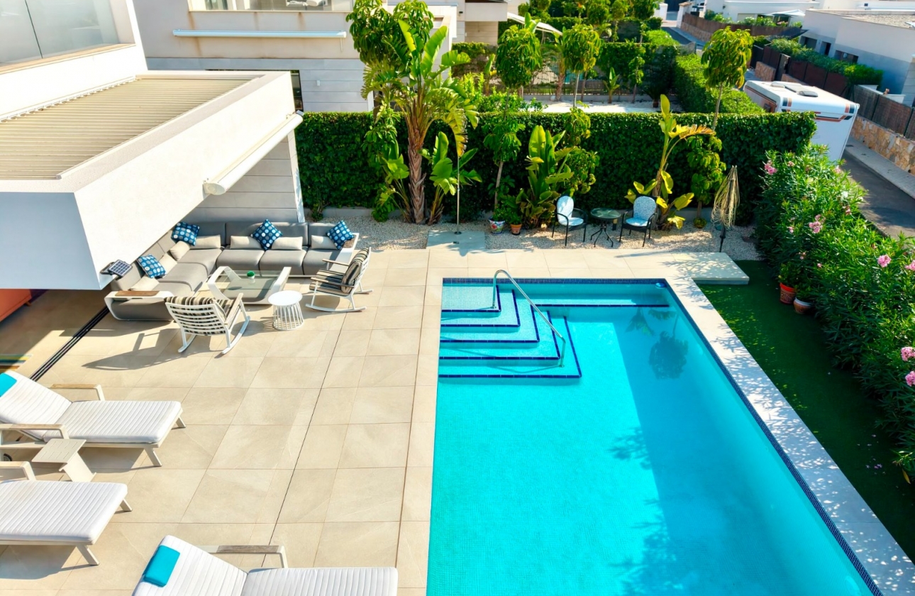 Resale - Villa - Los Montesinos - La Herrada
