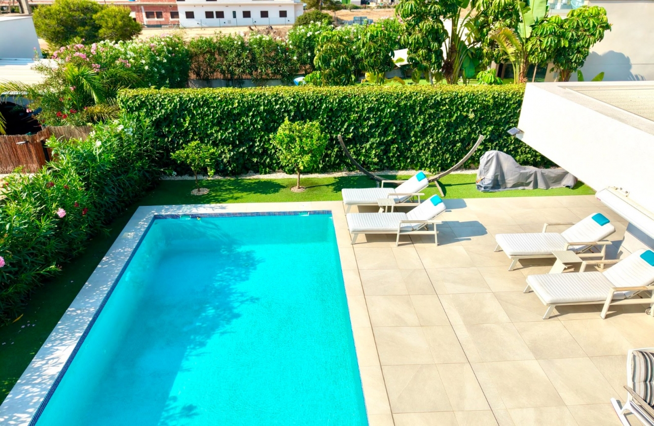 Resale - Villa - Los Montesinos - La Herrada