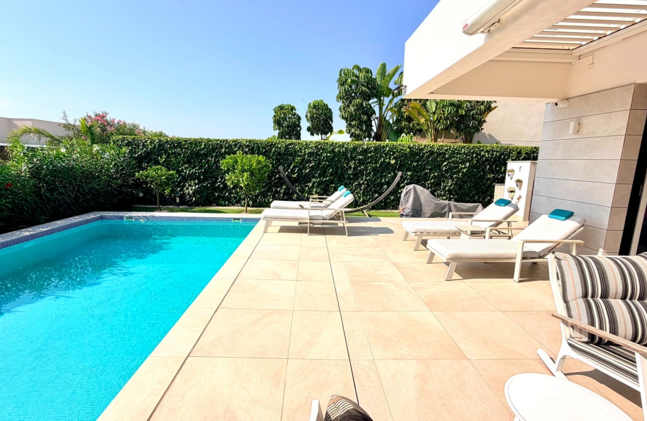 Resale - Villa - Los Montesinos - La Herrada
