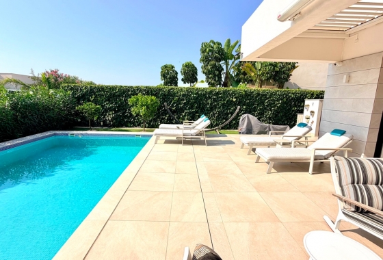 Resale - Villa - Los Montesinos - La Herrada
