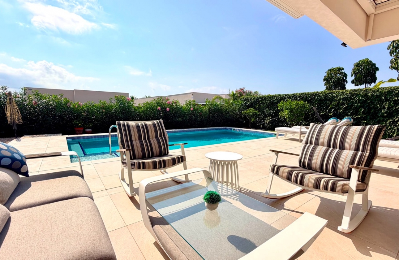 Resale - Villa - Los Montesinos - La Herrada
