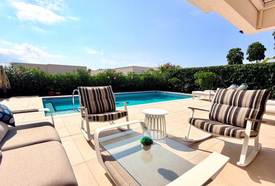 Resale - Villa - Los Montesinos - La Herrada