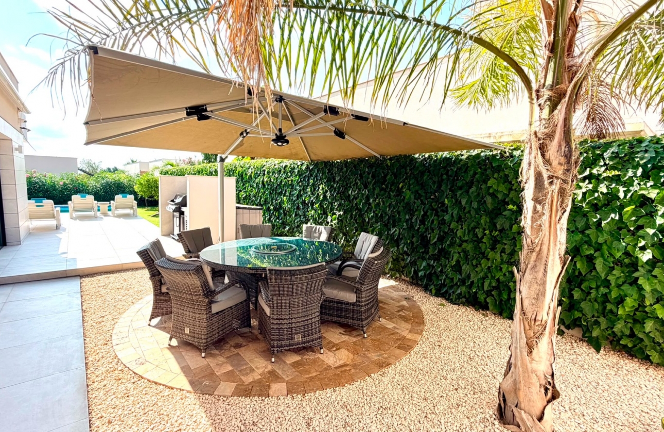 Resale - Villa - Los Montesinos - La Herrada