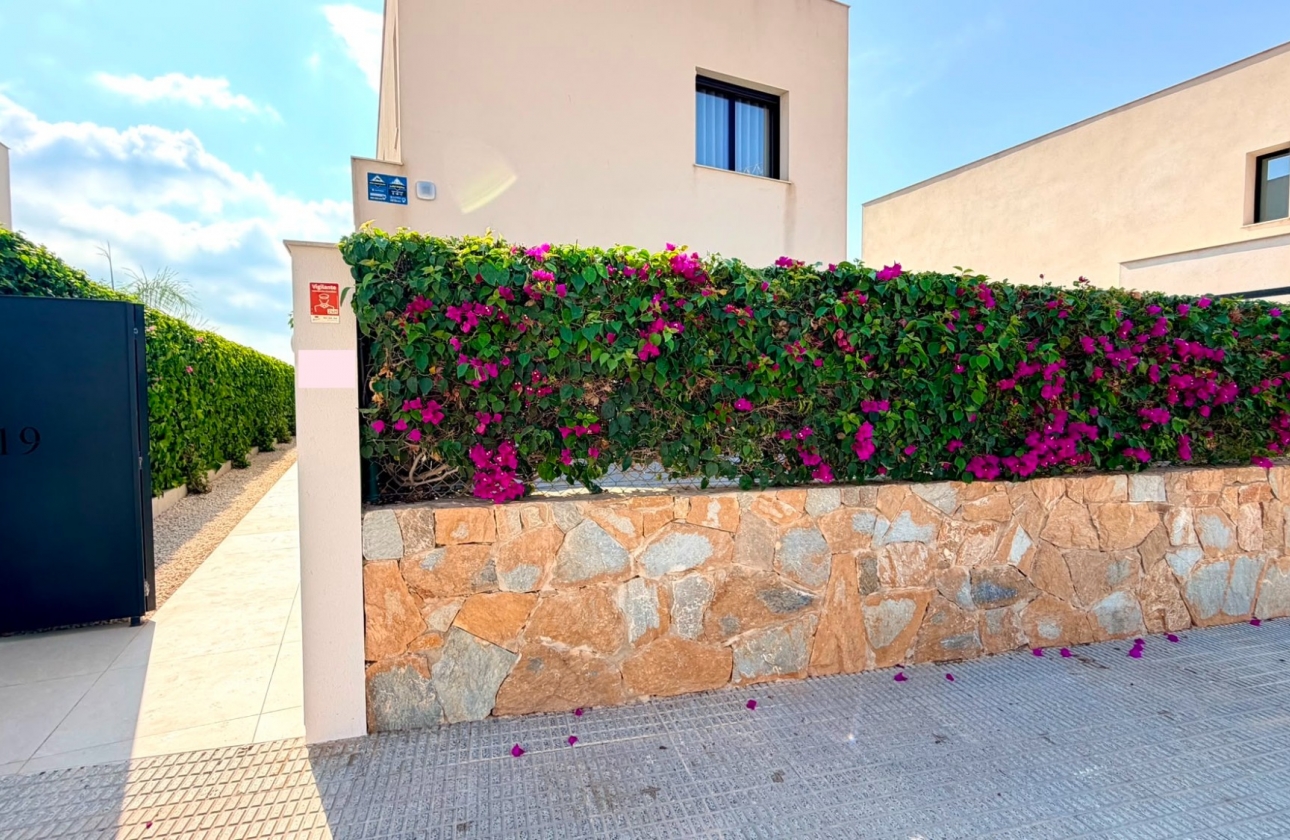 Resale - Villa - Los Montesinos - La Herrada