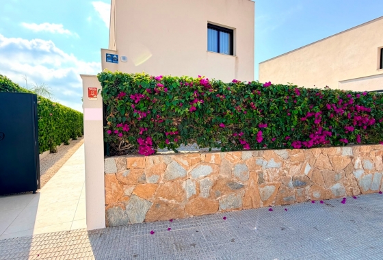 Resale - Villa - Los Montesinos - La Herrada