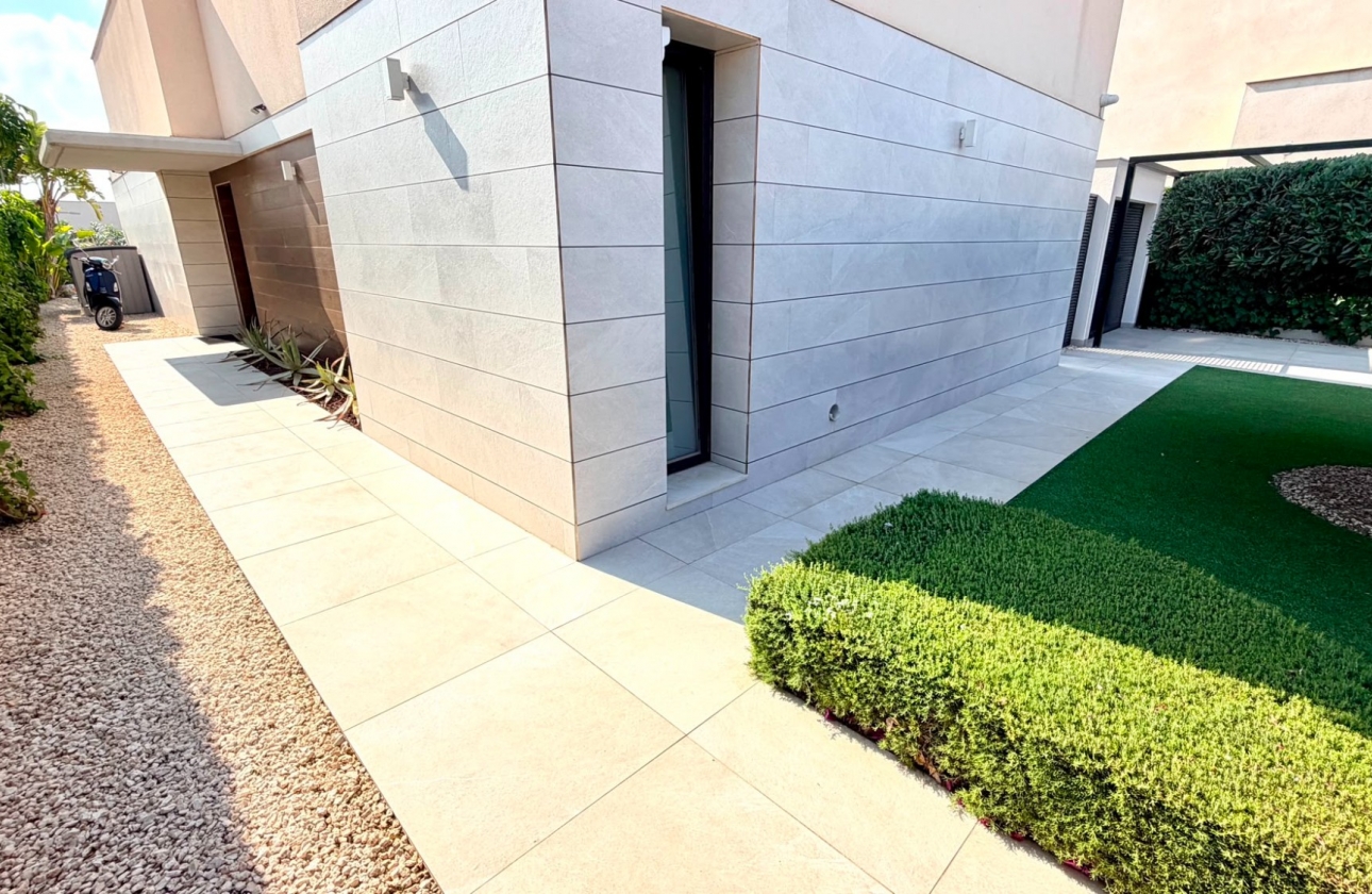 Resale - Villa - Los Montesinos - La Herrada