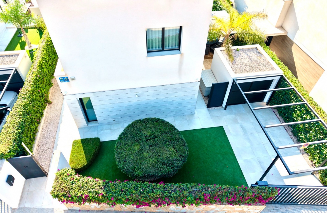 Resale - Villa - Los Montesinos - La Herrada