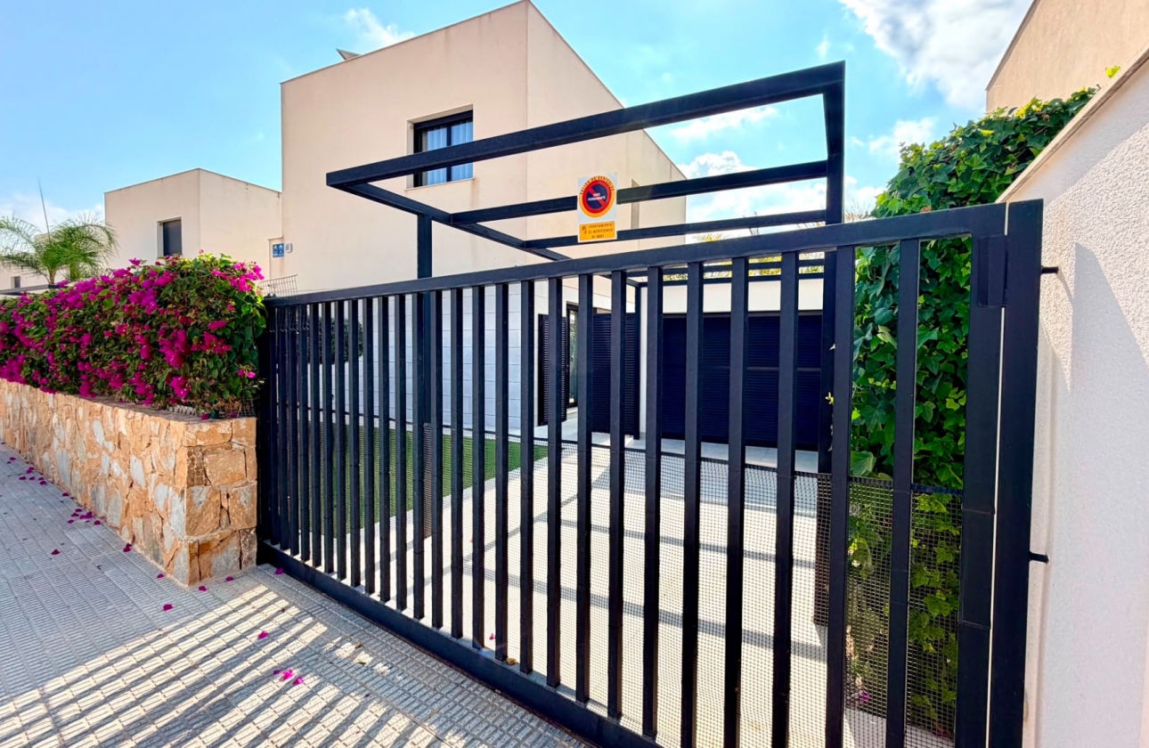 Resale - Villa - Los Montesinos - La Herrada