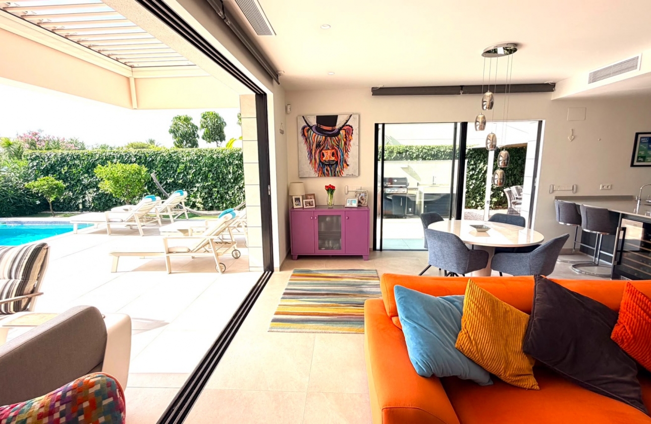Resale - Villa - Los Montesinos - La Herrada