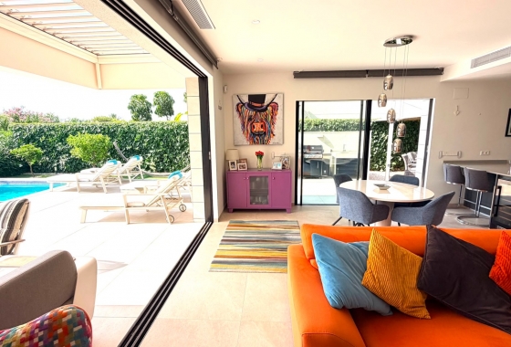 Resale - Villa - Los Montesinos - La Herrada
