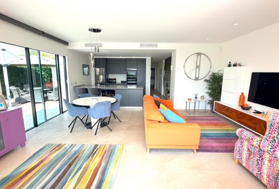 Resale - Villa - Los Montesinos - La Herrada
