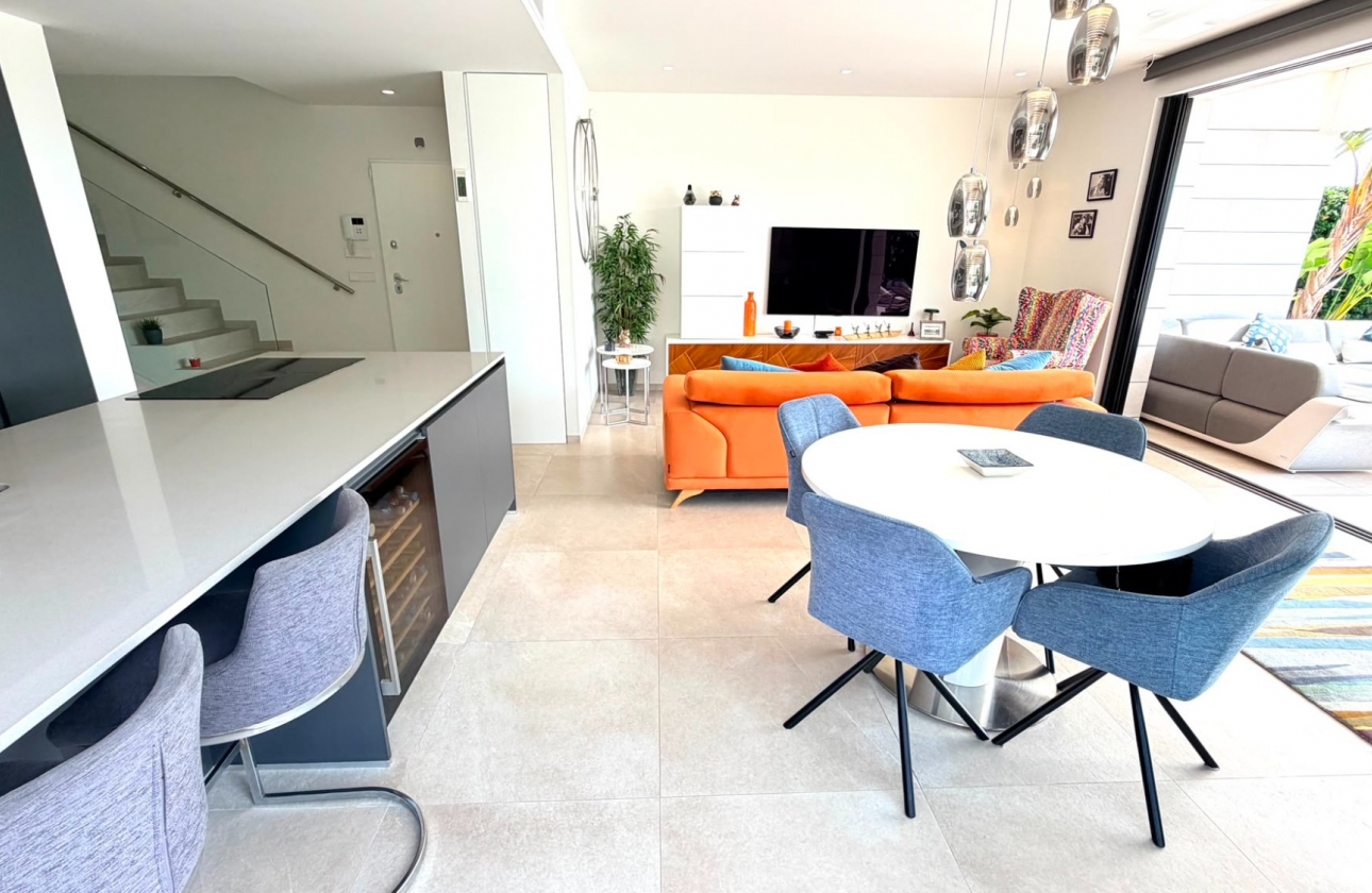 Resale - Villa - Los Montesinos - La Herrada