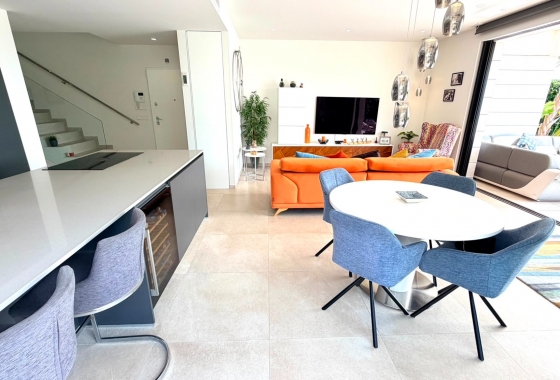 Resale - Villa - Los Montesinos - La Herrada