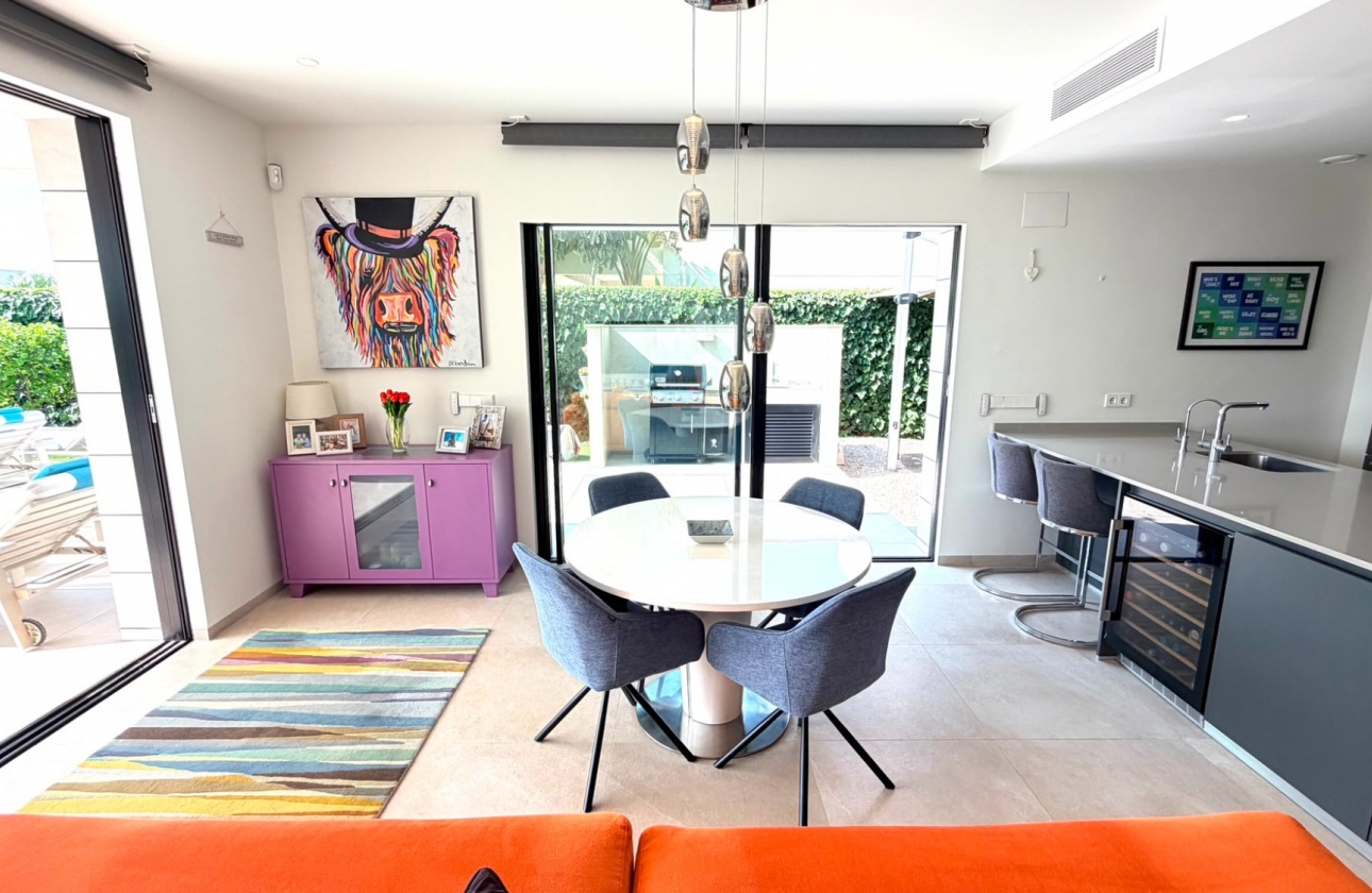 Resale - Villa - Los Montesinos - La Herrada
